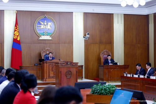Отгон чуулганаар 21 хуулийг эцэслэн баталлаа